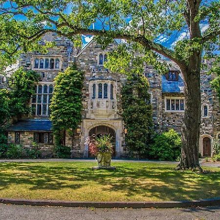 The Castle At Skylands Manor Bed & Breakfast Ringwood Exterior photo