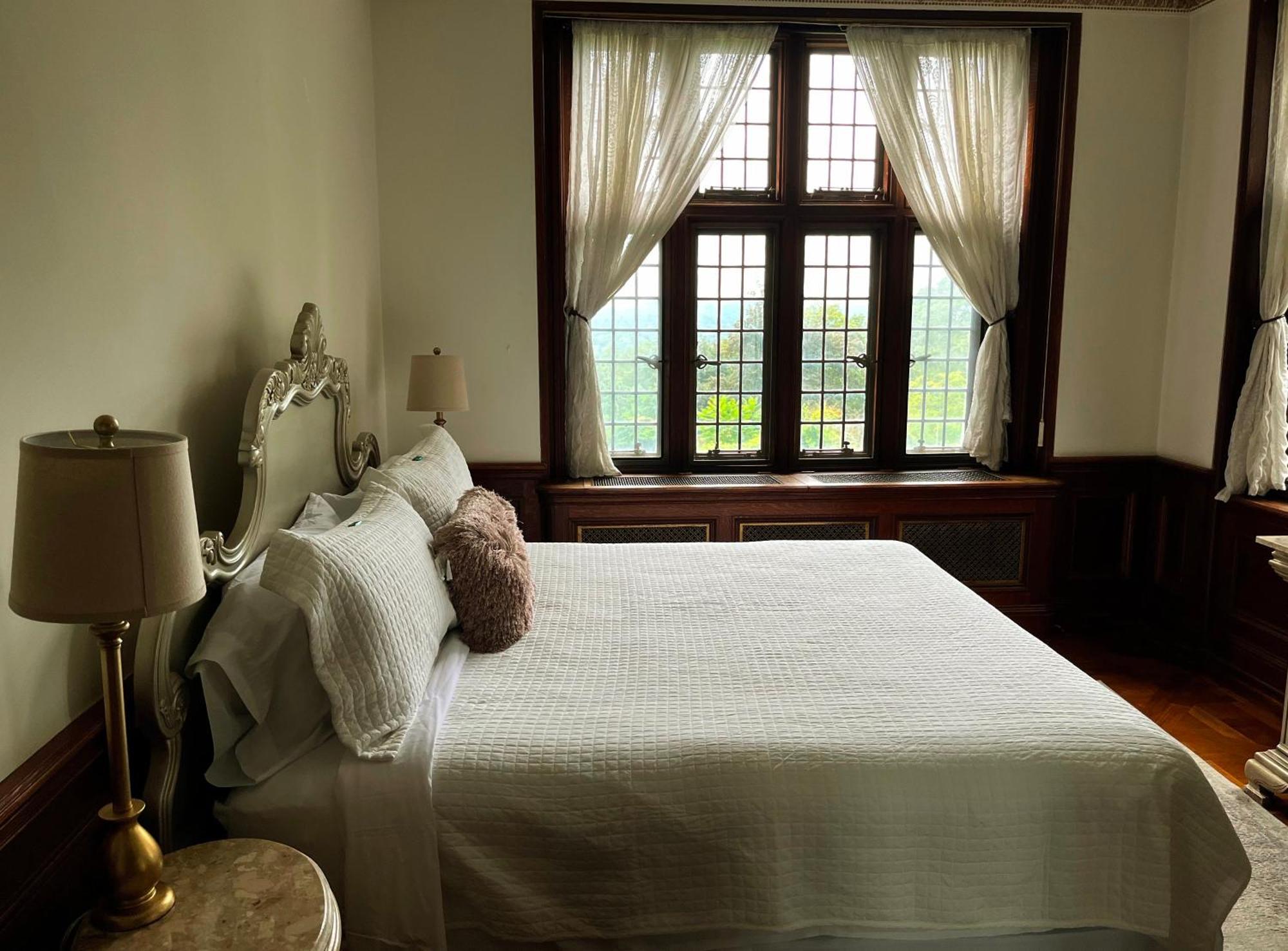 The Castle At Skylands Manor Bed & Breakfast Ringwood Exterior photo