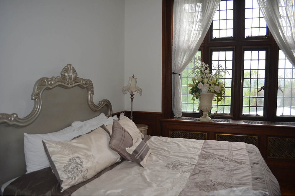 The Castle At Skylands Manor Bed & Breakfast Ringwood Exterior photo