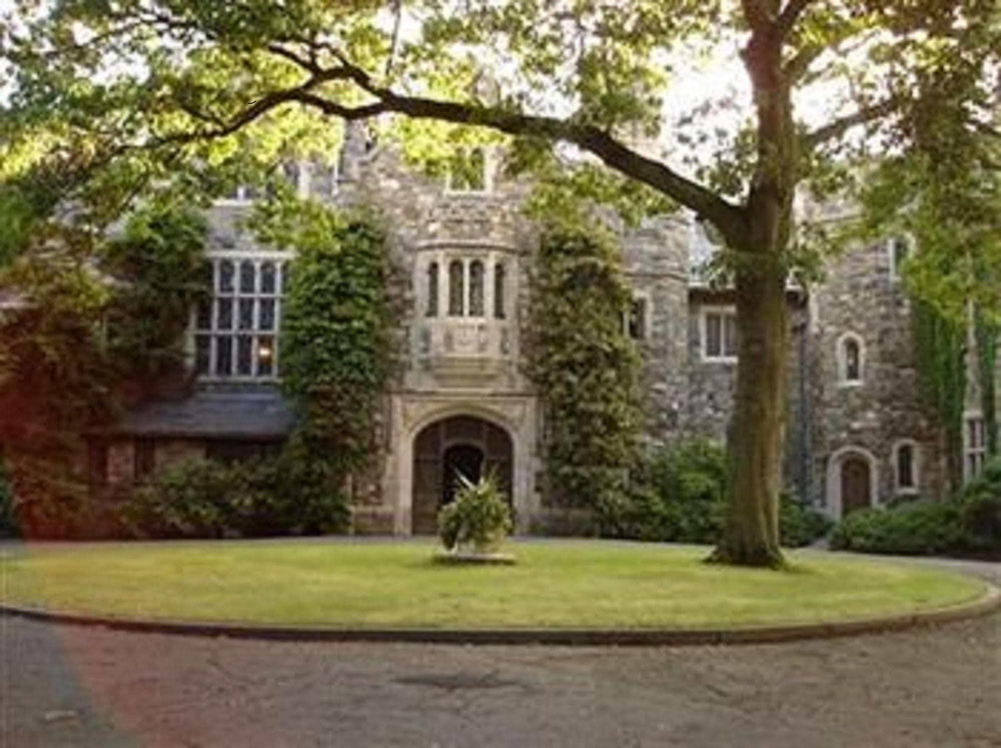 The Castle At Skylands Manor Bed & Breakfast Ringwood Exterior photo