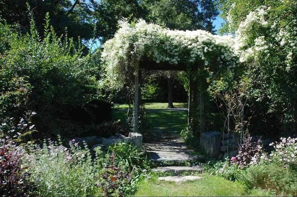 The Castle At Skylands Manor Bed & Breakfast Ringwood Exterior photo