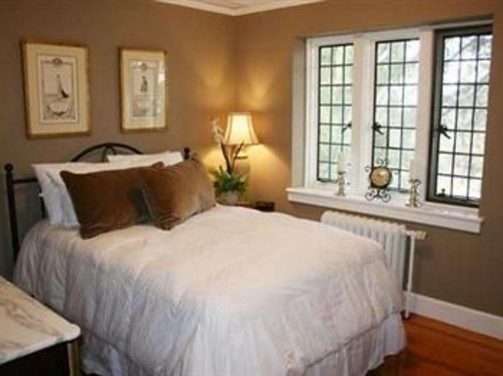 The Castle At Skylands Manor Bed & Breakfast Ringwood Room photo