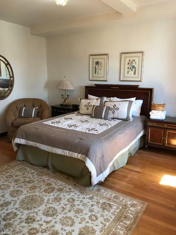 The Castle At Skylands Manor Bed & Breakfast Ringwood Exterior photo